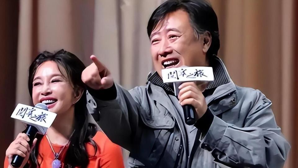 离婚34年，这次高调认爱的刘晓庆陈国军，联手给娱乐圈上了一课(图9)