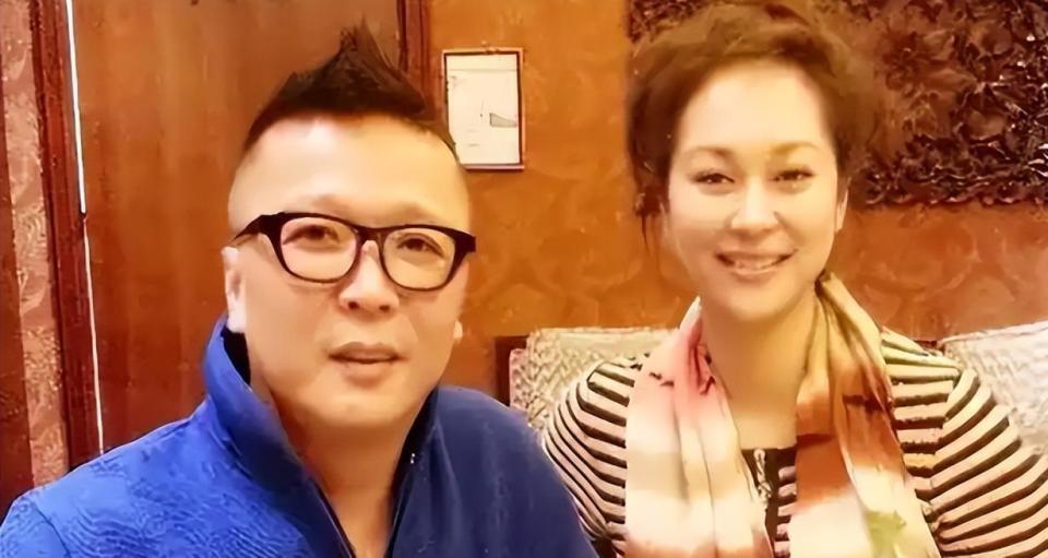 离婚34年，这次高调认爱的刘晓庆陈国军，联手给娱乐圈上了一课(图14)