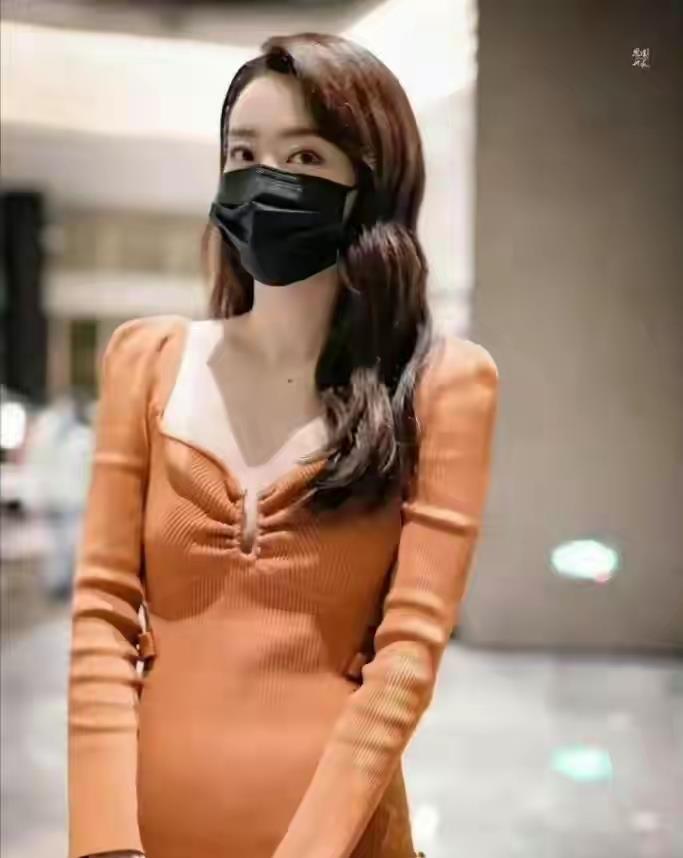 天呐，张小斐已经瘦得薄薄一片了，喜剧演员也需要保持身材吗(图3)