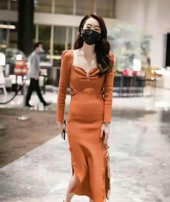 天呐，张小斐已经瘦得薄薄一片了，喜剧演员也需要保持身材吗(图2)