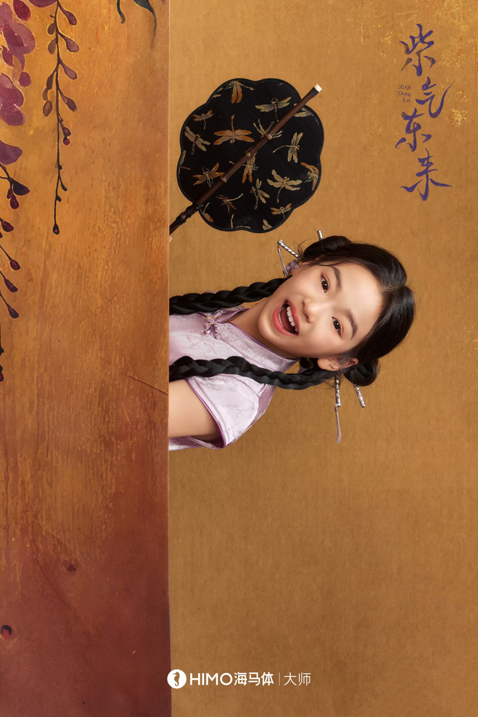 董璇带女儿拍新年照，连换3套服装美翻了！小酒窝颜值不输妈妈(图11)