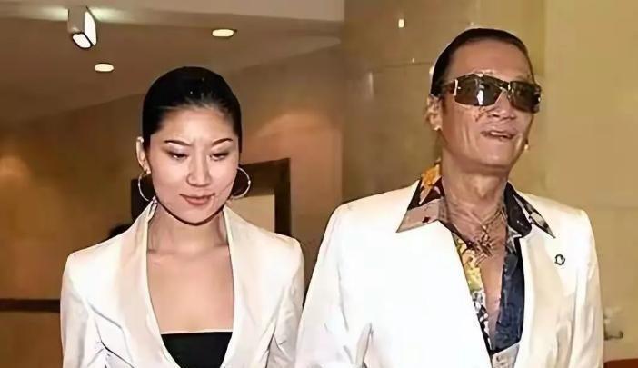 相差49岁情缘再被提！谢贤前女友首曝恋情细节：他如兄如父!(图3)