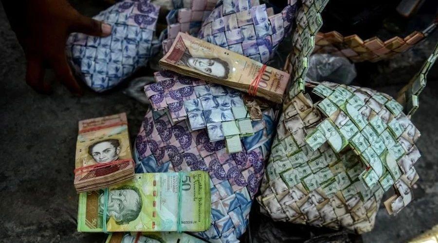 捧着油碗的饥民:为什么3000亿桶石油富不了委内瑞拉(图2) 捧着油碗的饥民:为什么3000亿桶石油富不了委内瑞拉(图2)