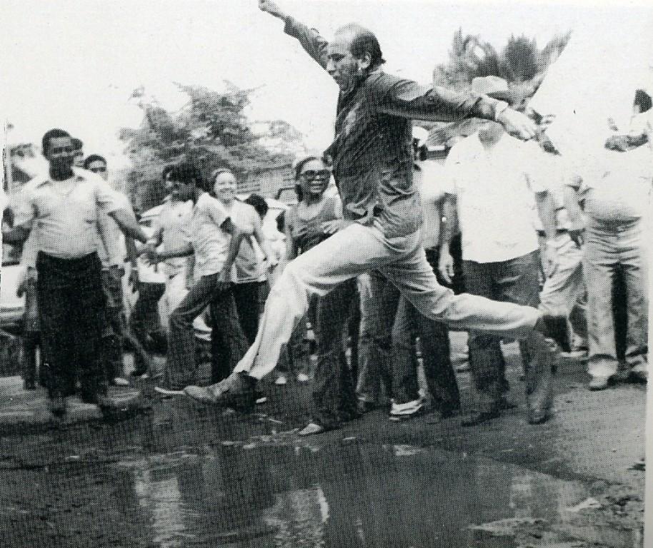 捧着油碗的饥民:为什么3000亿桶石油富不了委内瑞拉(图7) 捧着油碗的饥民:为什么3000亿桶石油富不了委内瑞拉(图7)