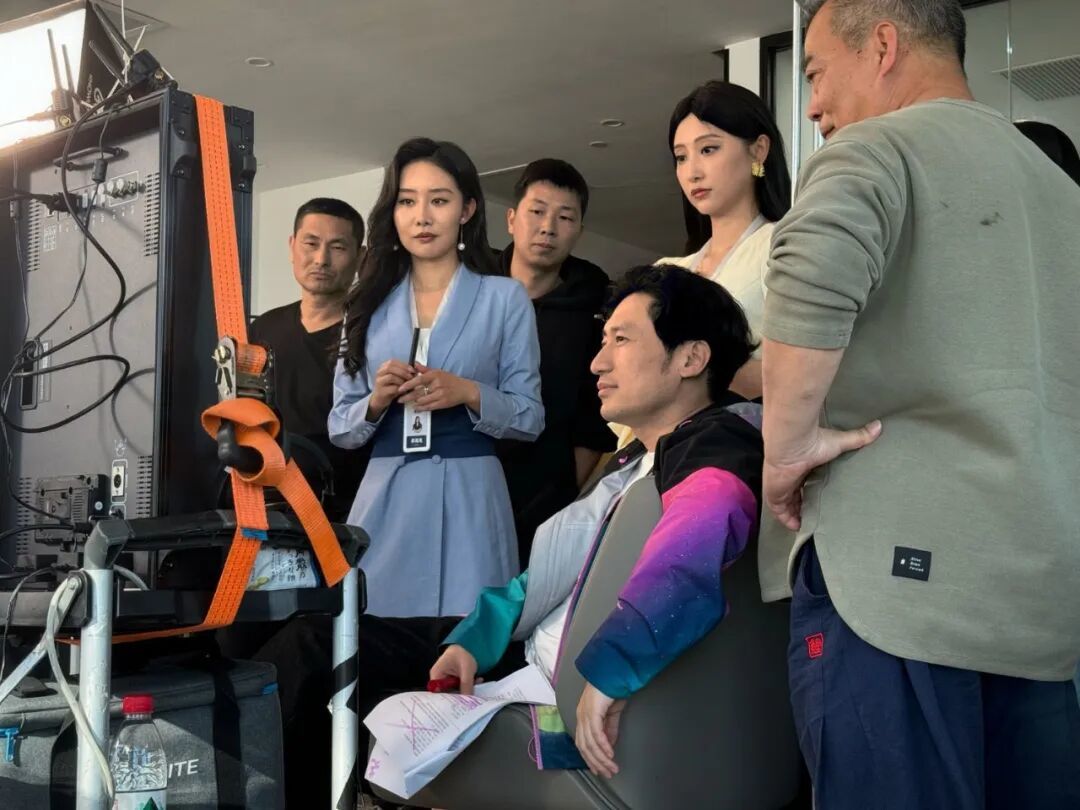 短剧演员都在讨薪,“霸总”也没钱了(图1) 短剧演员都在讨薪,“霸总”也没钱了(图1)