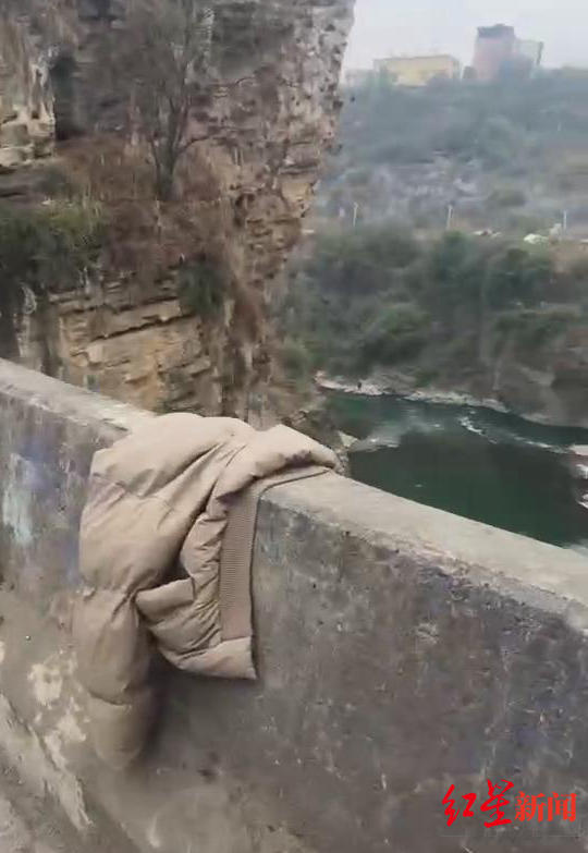 26岁男子跳桥身亡：办婚礼不足一月和女方分手，事发前两天起诉返还彩礼案刚开庭(图3)