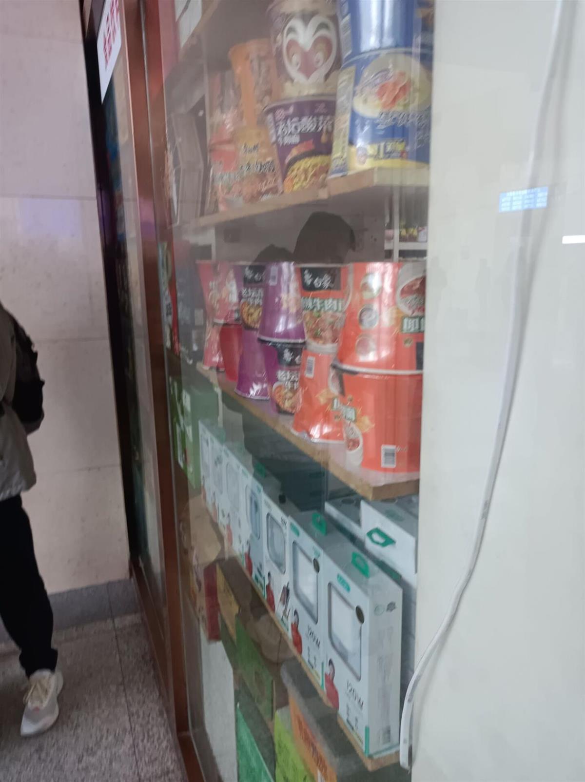 合肥南站全面禁售泡面？记者实探合肥3座车站：有的候车厅内没有卖，有车站未禁止(图1)