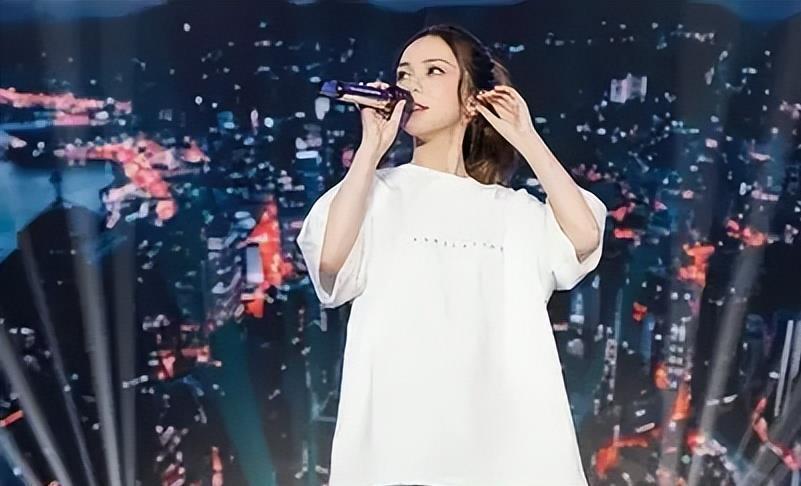 远离造神陷阱，官媒发文辟谣，揭开了邓紫棋真实处境，李健没说错(图16)