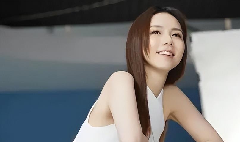 远离造神陷阱，官媒发文辟谣，揭开了邓紫棋真实处境，李健没说错(图18)