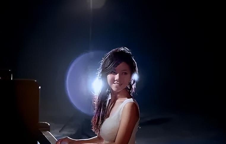 远离造神陷阱，官媒发文辟谣，揭开了邓紫棋真实处境，李健没说错(图22)