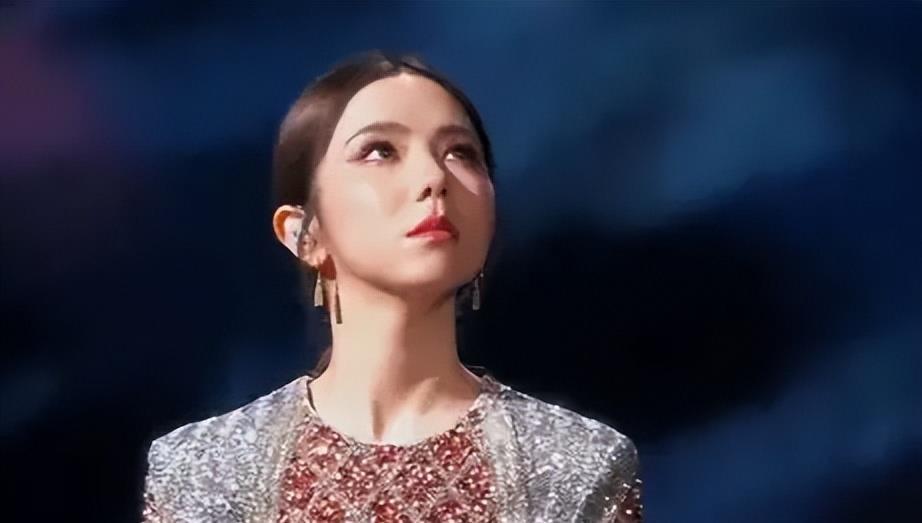 远离造神陷阱，官媒发文辟谣，揭开了邓紫棋真实处境，李健没说错(图24)