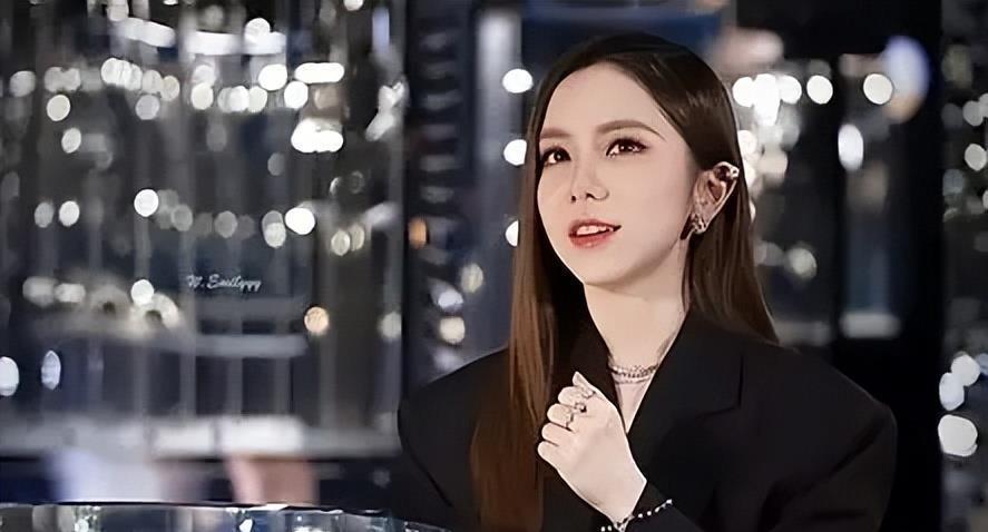 远离造神陷阱，官媒发文辟谣，揭开了邓紫棋真实处境，李健没说错(图26)