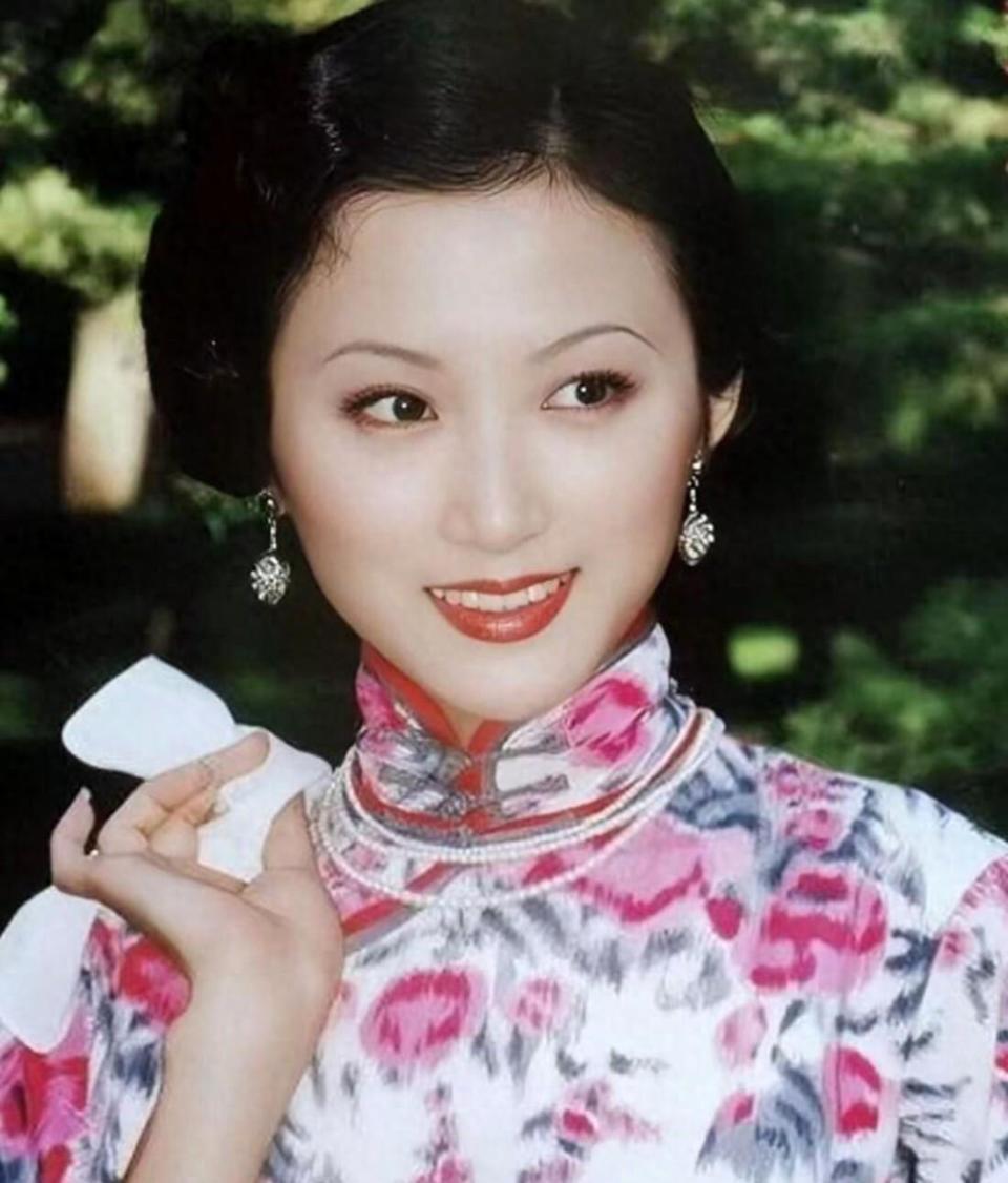 刘佳佳被传去世多年后露面,首晒母子合照,儿子五官像妈妈很帅气(图1) 刘佳佳被传去世多年后露面,首晒母子合照,儿子五官像妈妈很帅气(图1)