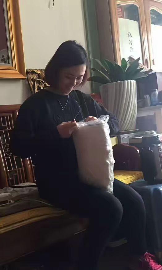 高僧公开朱媛媛生前照片，已为她做莲位牌，入殓师透露在福建去世(图5)