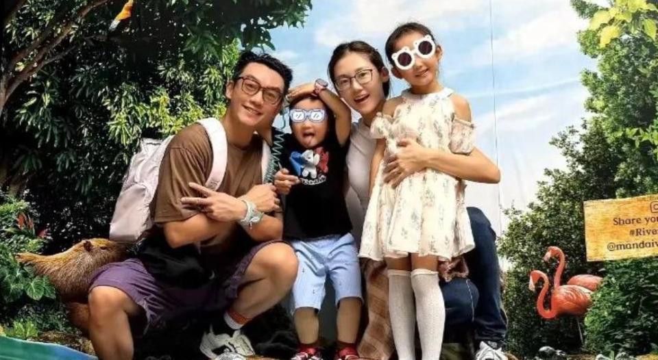 苗苗元旦带儿女探班郑恺！新加坡吃日料游泳，孩子自己洗澡很独立(图16)