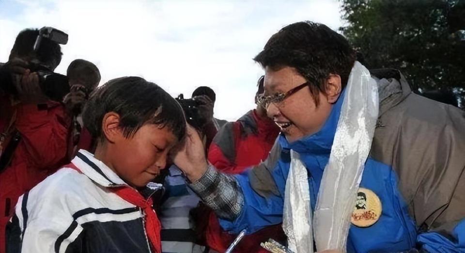 韩红也没想到，自己藏了26年的儿子，如今已经成了她的骄傲(图15)