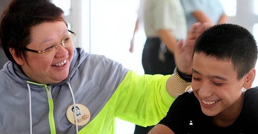 韩红也没想到，自己藏了26年的儿子，如今已经成了她的骄傲(图28)