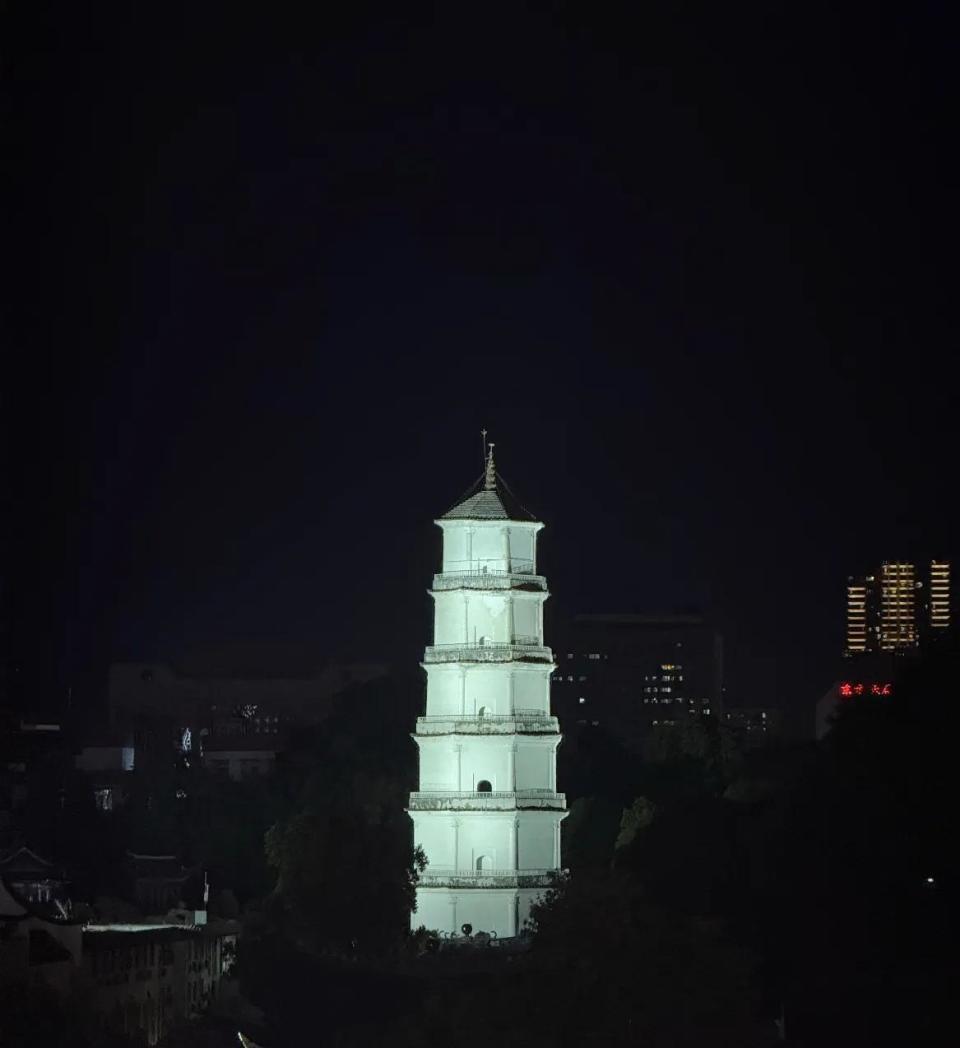 姚晨回福州探亲 90岁三舅仍住在老破小里 和她长得一模一样 祖传大嘴(图4)