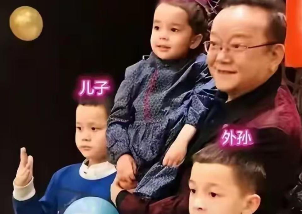 77 岁王刚的晚年：本以为有儿子能安度余生，如今却为养子操劳不停(图6)