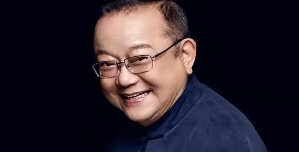 77 岁王刚的晚年：本以为有儿子能安度余生，如今却为养子操劳不停(图4)