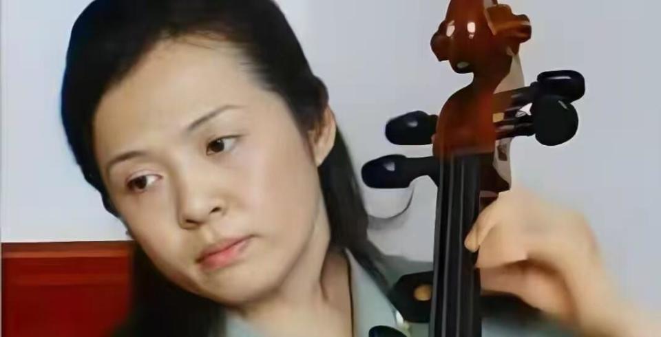 77 岁王刚的晚年：本以为有儿子能安度余生，如今却为养子操劳不停(图11)