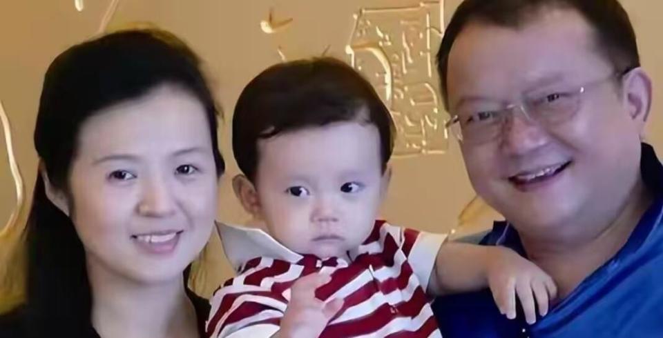 77 岁王刚的晚年：本以为有儿子能安度余生，如今却为养子操劳不停(图17)