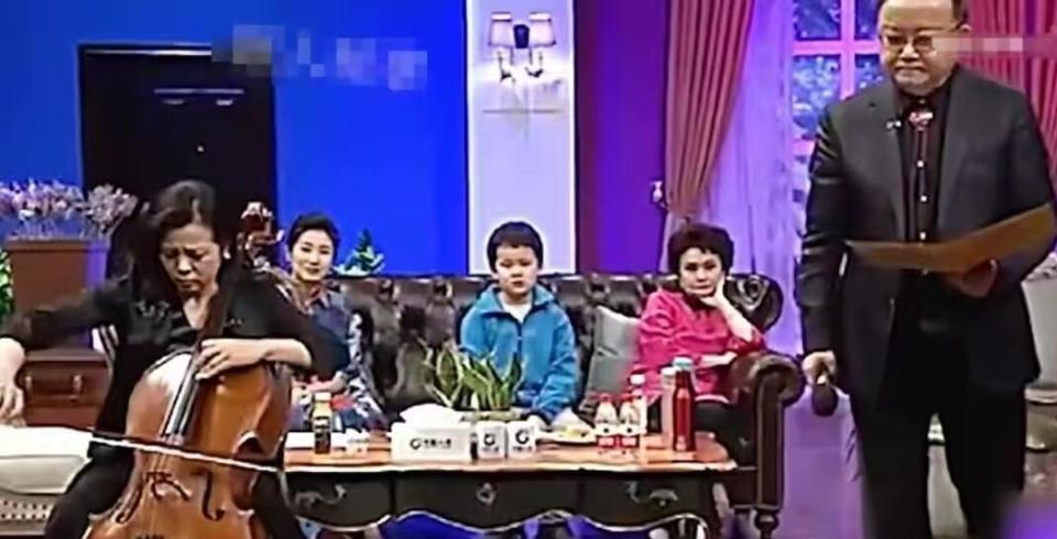 77 岁王刚的晚年：本以为有儿子能安度余生，如今却为养子操劳不停(图18)