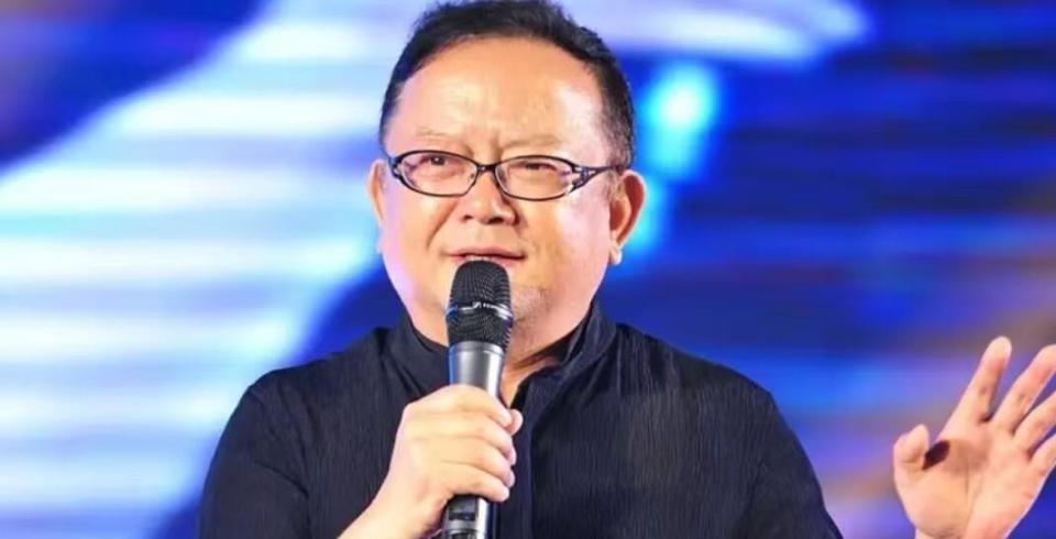 77 岁王刚的晚年：本以为有儿子能安度余生，如今却为养子操劳不停(图21)