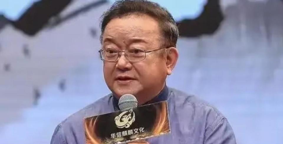 77 岁王刚的晚年：本以为有儿子能安度余生，如今却为养子操劳不停(图27)