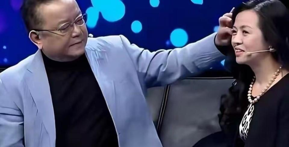 77 岁王刚的晚年：本以为有儿子能安度余生，如今却为养子操劳不停(图26)