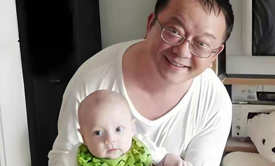 77 岁王刚的晚年：本以为有儿子能安度余生，如今却为养子操劳不停(图29)