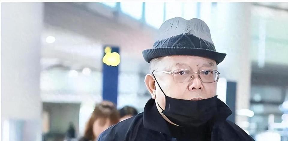 77 岁王刚的晚年：本以为有儿子能安度余生，如今却为养子操劳不停(图34)