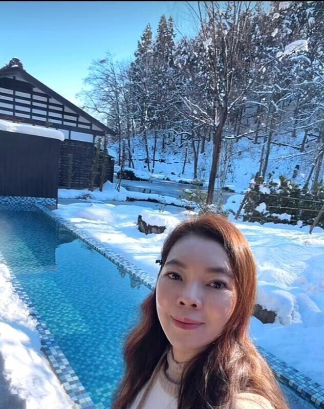 76岁郭台铭老态尽显!52岁妻子依旧貌美,和2个漂亮女儿像姐妹花(图10) 76岁郭台铭老态尽显!52岁妻子依旧貌美,和2个漂亮女儿像姐妹花(图10)