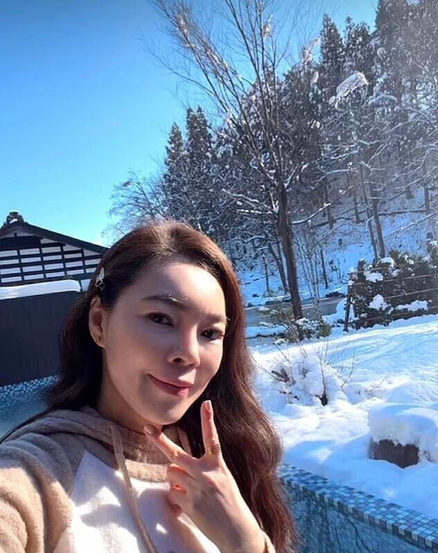 76岁郭台铭老态尽显!52岁妻子依旧貌美,和2个漂亮女儿像姐妹花(图11) 76岁郭台铭老态尽显!52岁妻子依旧貌美,和2个漂亮女儿像姐妹花(图11)