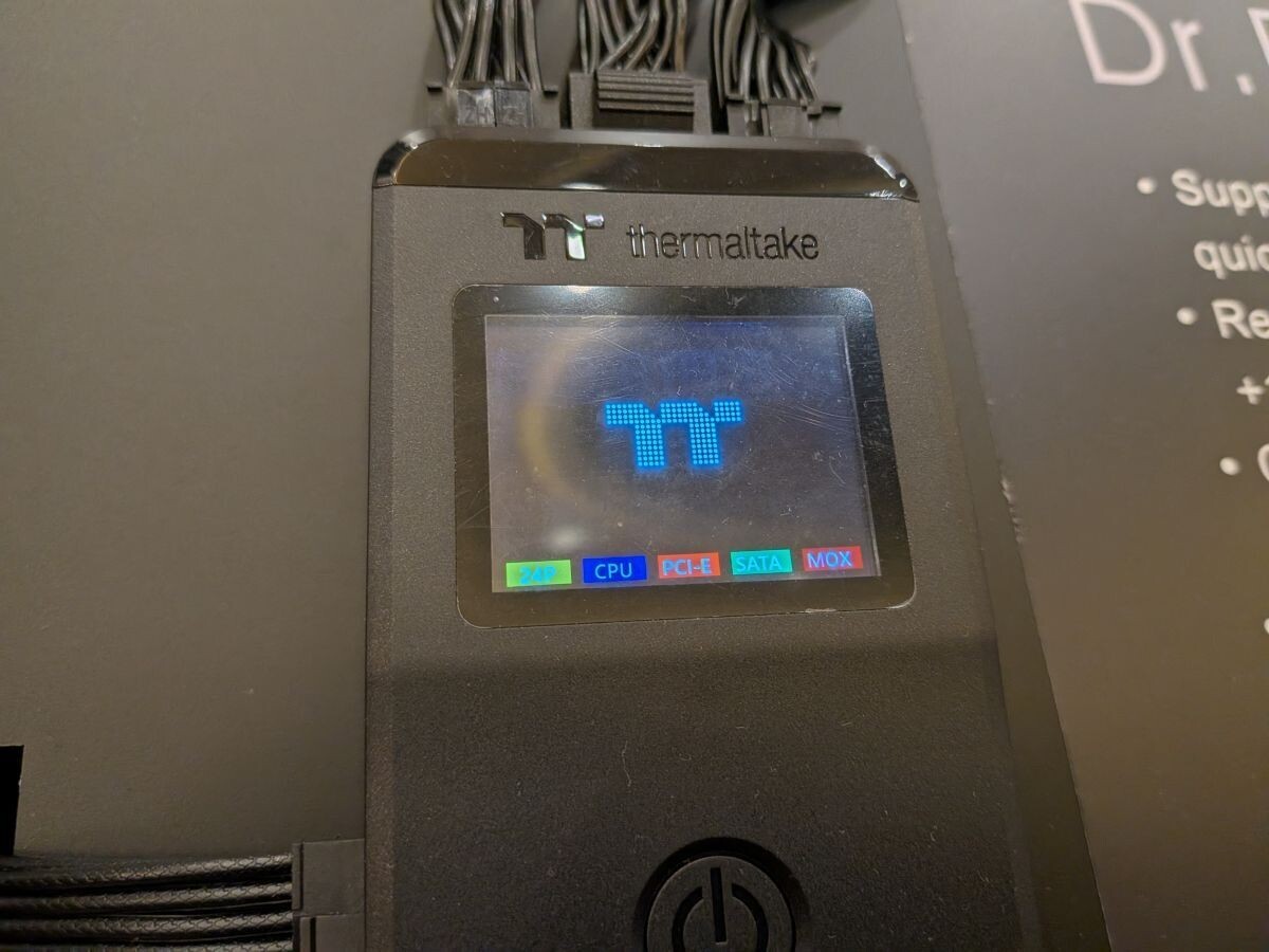 曜越CES 2026电源新品登场：从3000W到SFX小钢炮(图7)