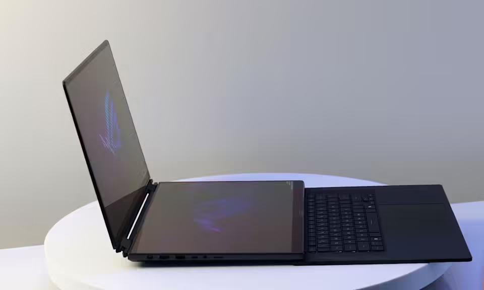 华硕ROG Zephyrus Duo双屏游戏本亮相CES 2026，至高可选RTX5090显卡(图2)