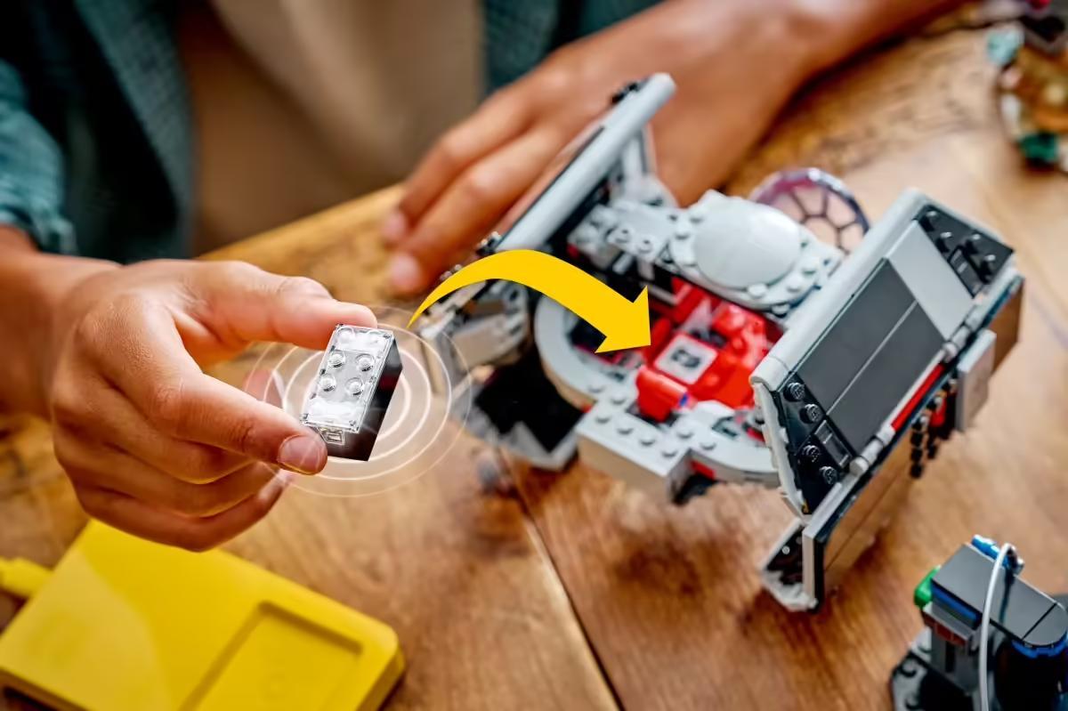 乐高50年来最具颠覆性创新：内置电脑的“智能积木”登场，无线充电 + 蓝牙组网(图4)