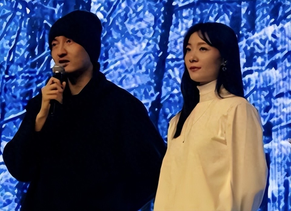 齐溪小腹隆起疑怀3胎!肚大如萝给妈妈庆生,和王传君已有俩女儿(图1) 齐溪小腹隆起疑怀3胎!肚大如萝给妈妈庆生,和王传君已有俩女儿(图1)