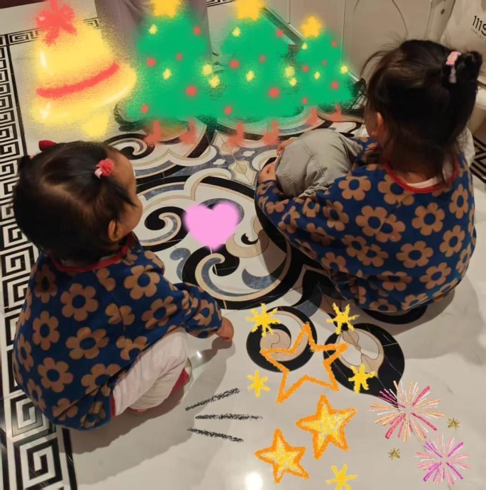 齐溪小腹隆起疑怀3胎!肚大如萝给妈妈庆生,和王传君已有俩女儿(图7) 齐溪小腹隆起疑怀3胎!肚大如萝给妈妈庆生,和王传君已有俩女儿(图7)