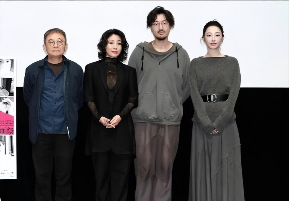 齐溪小腹隆起疑怀3胎!肚大如萝给妈妈庆生,和王传君已有俩女儿(图10) 齐溪小腹隆起疑怀3胎!肚大如萝给妈妈庆生,和王传君已有俩女儿(图10)