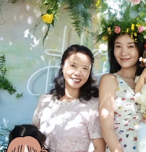 齐溪小腹隆起疑怀3胎!肚大如萝给妈妈庆生,和王传君已有俩女儿(图22) 齐溪小腹隆起疑怀3胎!肚大如萝给妈妈庆生,和王传君已有俩女儿(图22)