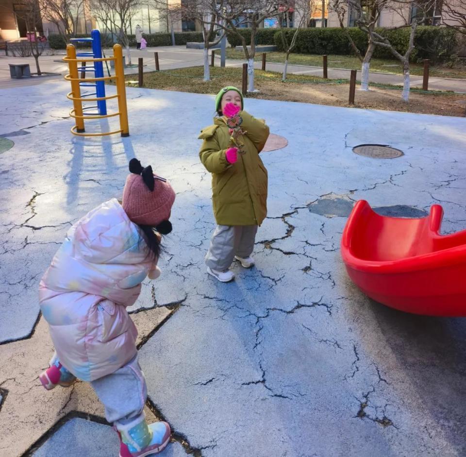 齐溪小腹隆起疑怀3胎!肚大如萝给妈妈庆生,和王传君已有俩女儿(图24) 齐溪小腹隆起疑怀3胎!肚大如萝给妈妈庆生,和王传君已有俩女儿(图24)