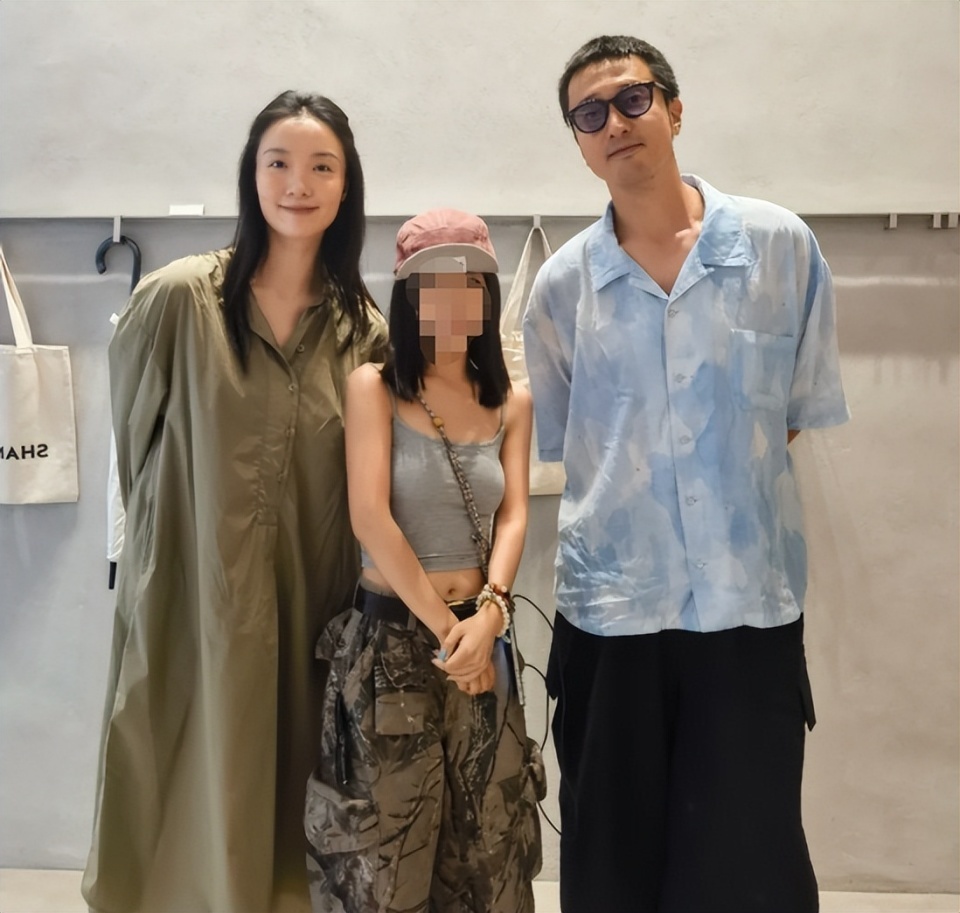 齐溪小腹隆起疑怀3胎!肚大如萝给妈妈庆生,和王传君已有俩女儿(图29) 齐溪小腹隆起疑怀3胎!肚大如萝给妈妈庆生,和王传君已有俩女儿(图29)