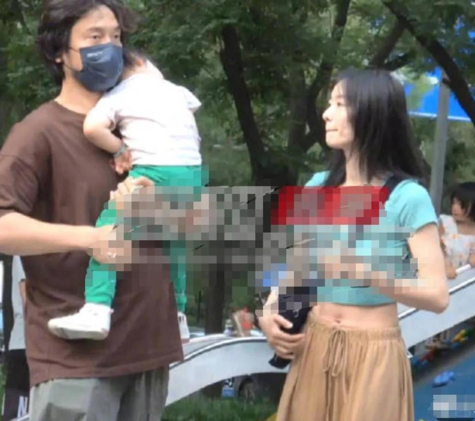 齐溪小腹隆起疑怀3胎!肚大如萝给妈妈庆生,和王传君已有俩女儿(图30) 齐溪小腹隆起疑怀3胎!肚大如萝给妈妈庆生,和王传君已有俩女儿(图30)