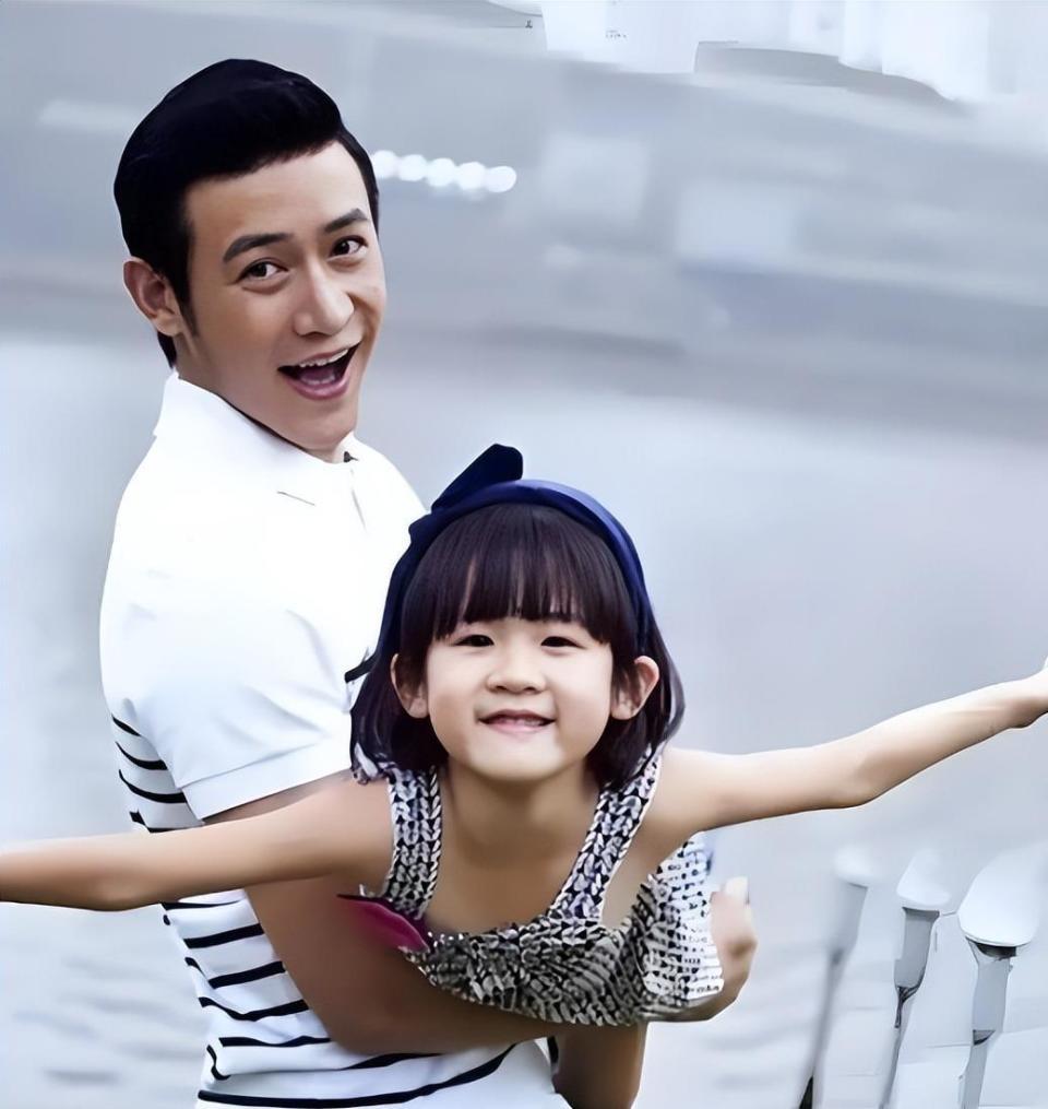 陆毅庆祝50岁生日，两个女儿偷偷抹眼泪：爸爸怎么一下子就老了？(图4)