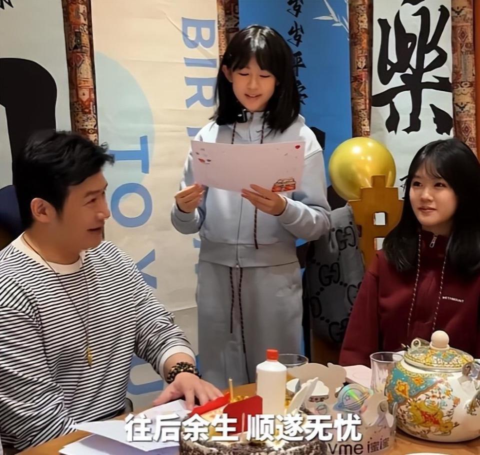 陆毅庆祝50岁生日，两个女儿偷偷抹眼泪：爸爸怎么一下子就老了？(图14)
