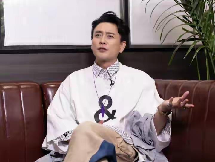 别再替胡杏儿意难平了！45岁黄宗泽自曝婚姻观，哪有什么恨海情天(图5)