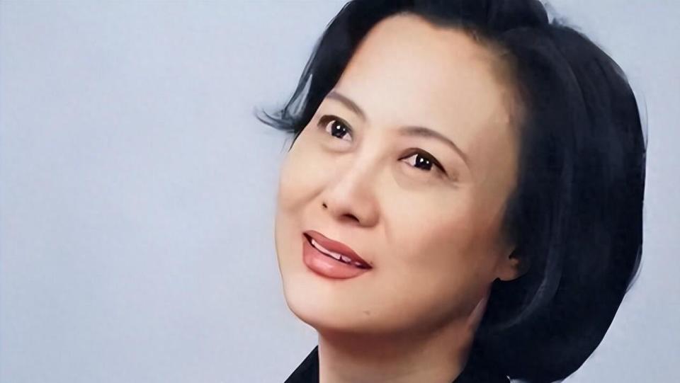 她一生坎坷，照顾疯母，嫁给渣男，离世前将