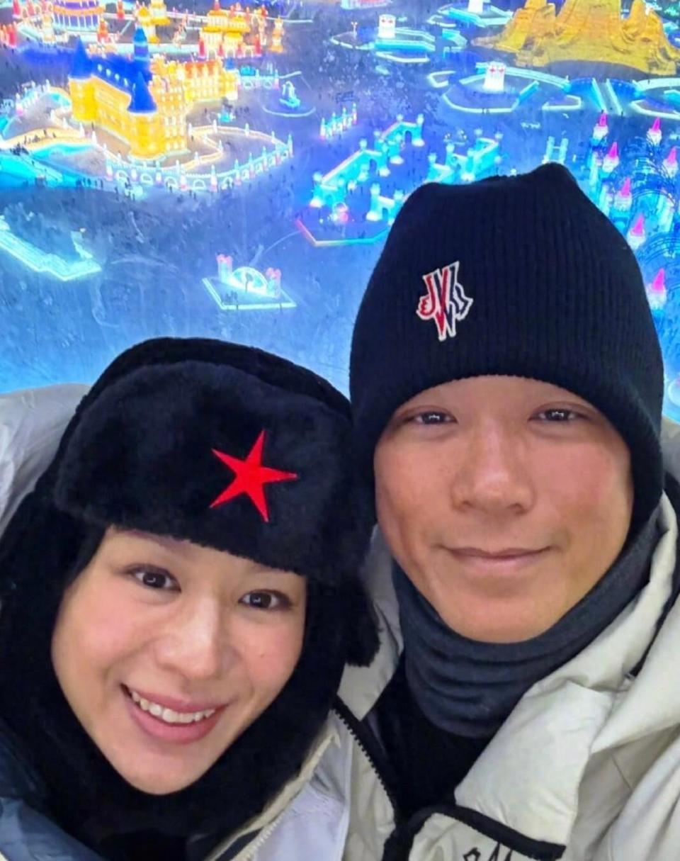 胡杏儿哈尔滨旅游，零下20度穿5层衣服，