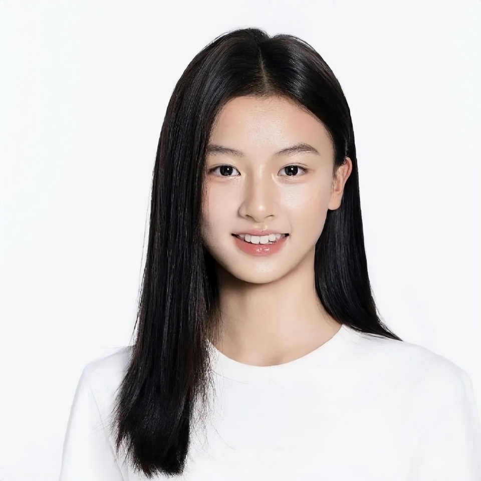 神似张柏芝女孩七七回应进组拍戏:请大家多多提意见(图7) 神似张柏芝女孩七七回应进组拍戏:请大家多多提意见(图7)